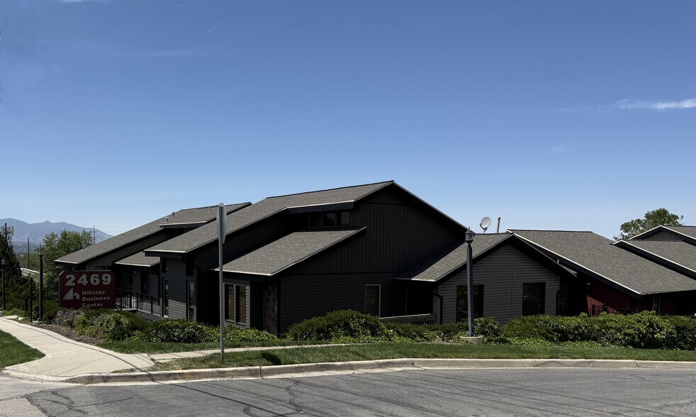 2469 E Fort Union Blvd, Salt Lake City, UT à vendre - Photo du bâtiment - Image 1 de 1