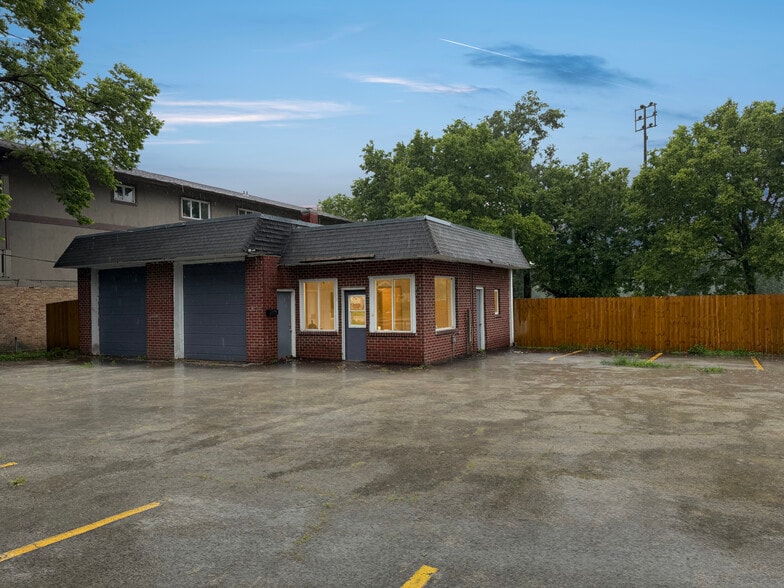 210-214 Bridge St, Wilmington, IL for lease - Building Photo - Image 2 of 11