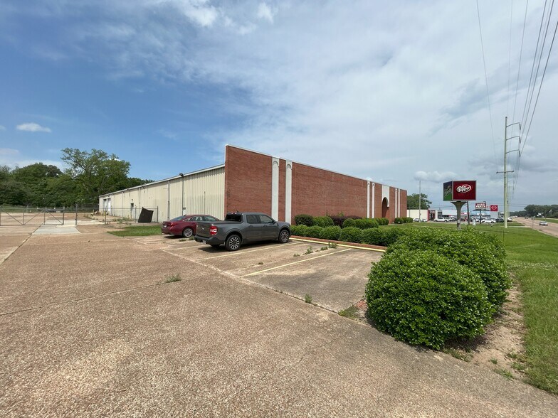 191 Devereaux Dr, Natchez, MS à vendre - Photo du bâtiment - Image 2 de 13