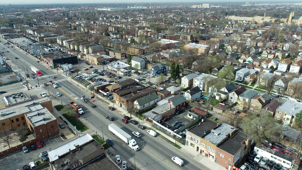 Multi-Tenant and Mixed-Use Retail portfolio of 5 properties for sale on LoopNet.ca - Building Photo - Image 2 of 5