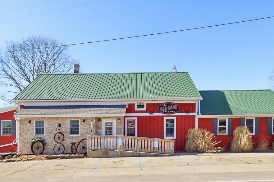 W11070 Hwy 16 & 60, Columbus, WI à vendre - Photo du bâtiment - Image 1 de 48