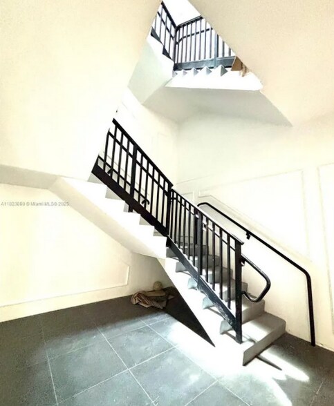 2700 SW 3rd Ave, Miami, FL à louer - Photo du bâtiment - Image 3 de 14