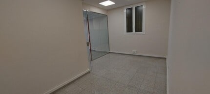 Commerce de détail dans Esplugues de Llobregat, Barcelona à louer Photo intérieure- Image 2 de 5