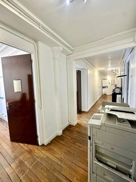 Bureau dans Paris à louer - Photo du bâtiment - Image 3 de 5