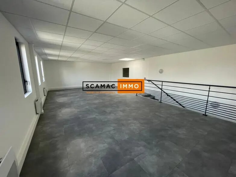 Industrial in Les Mureaux for lease - Building Photo - Image 1 of 12