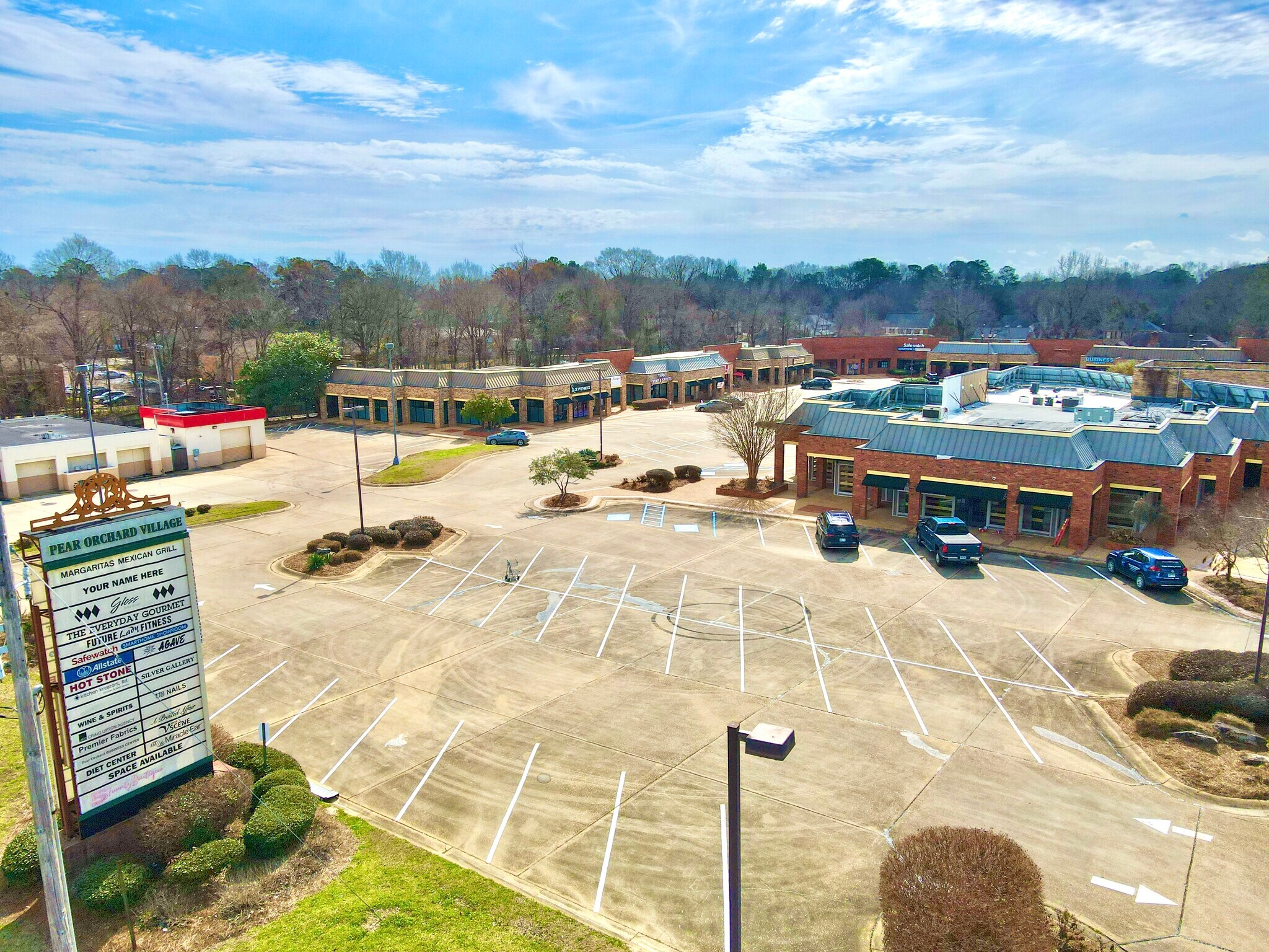 1625 E County Line Rd, Jackson, MS à louer Photo du bâtiment- Image 1 de 28