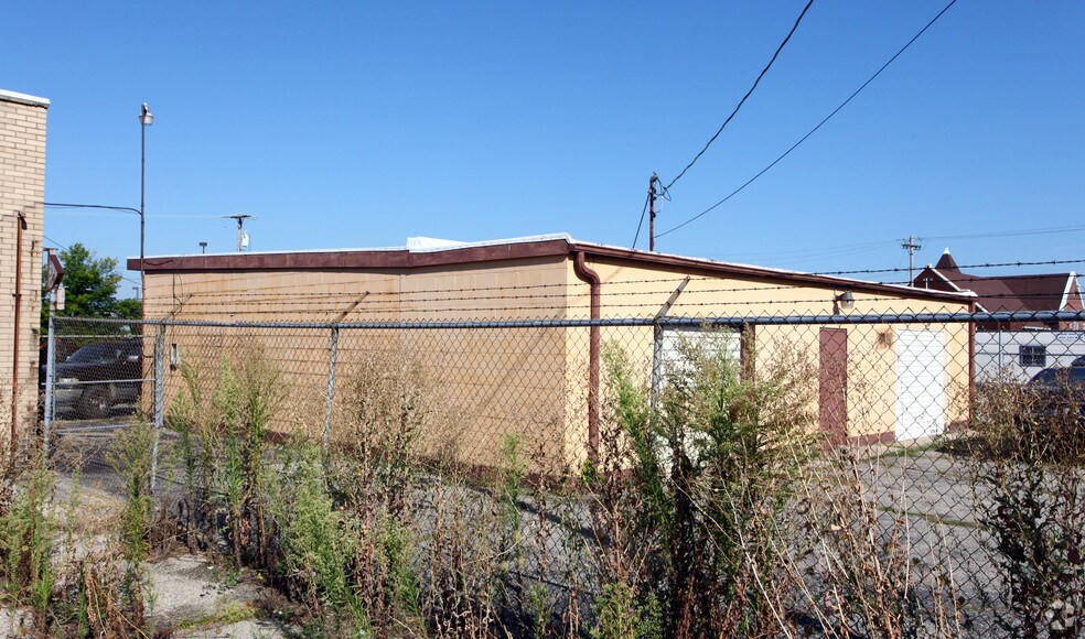 22 S Plum St, Springfield, OH à vendre - Photo du bâtiment - Image 2 de 3