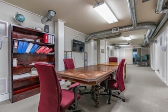 215 Church St, Lenoir, NC à louer Photo intérieure- Image 2 de 9