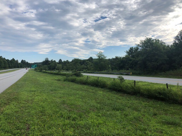 110 Laurel Acres Ln, Flat Rock, NC à louer - Photo du bâtiment - Image 3 de 3