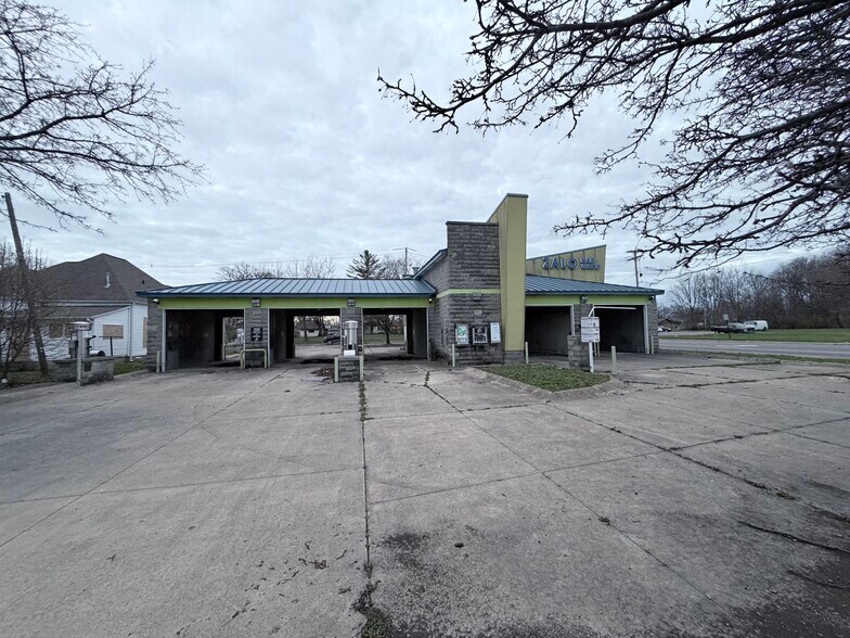 925 Nichol Ave, Anderson, IN à louer - Photo du bâtiment - Image 3 de 5