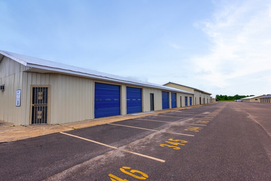 3056 US-80, Pearl, MS à louer - Photo du bâtiment - Image 3 de 5