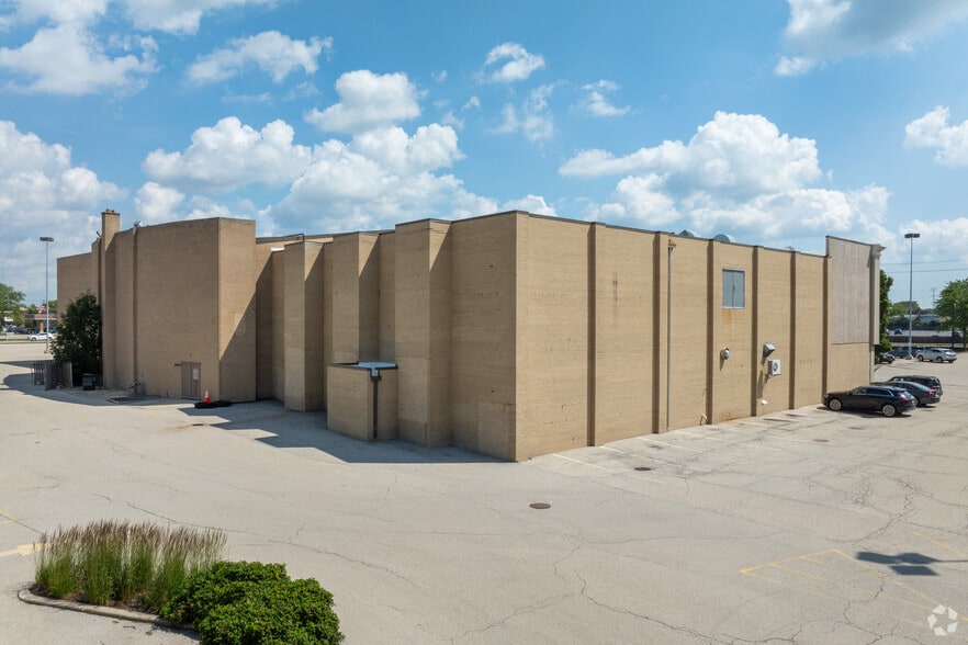 9210 N Milwaukee Ave, Niles, IL à vendre - Photo du bâtiment - Image 3 de 4