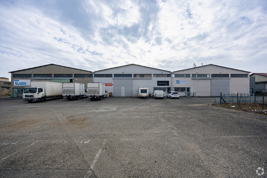 Flex in Décines-Charpieu for sale - Building Photo - Image 2 of 2