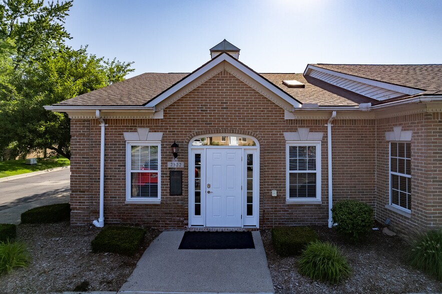 2522 S Rochester Rd, Rochester Hills, MI à vendre - Photo du bâtiment - Image 3 de 24