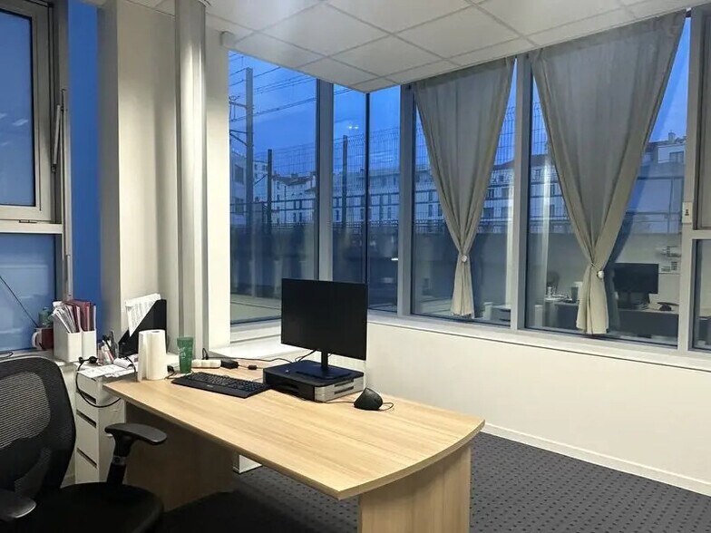 Bureau dans Lyon à louer - Photo du bâtiment - Image 1 de 7