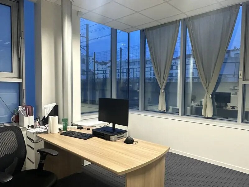 Bureau dans Lyon à louer Photo du bâtiment- Image 1 de 8