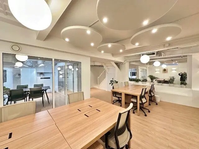 Coworking Space in Paris for lease - Interior Photo - Image 3 of 8