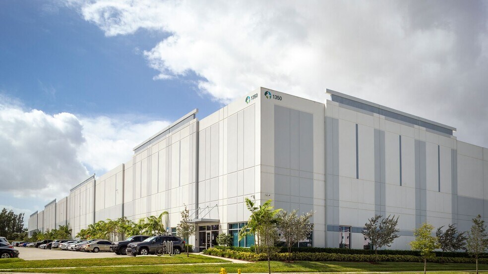 1800 NW 133rd Ave, Miami, FL for lease - Building Photo - Image 2 of 4