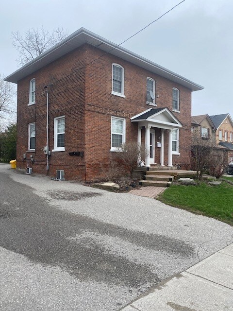 102 Queen St, Bowmanville, ON for sale Primary Photo- Image 1 of 6