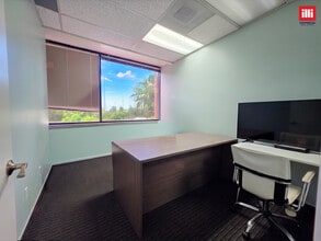 5121 Van Nuys Blvd, Sherman Oaks, CA for lease Interior Photo- Image 2 of 7