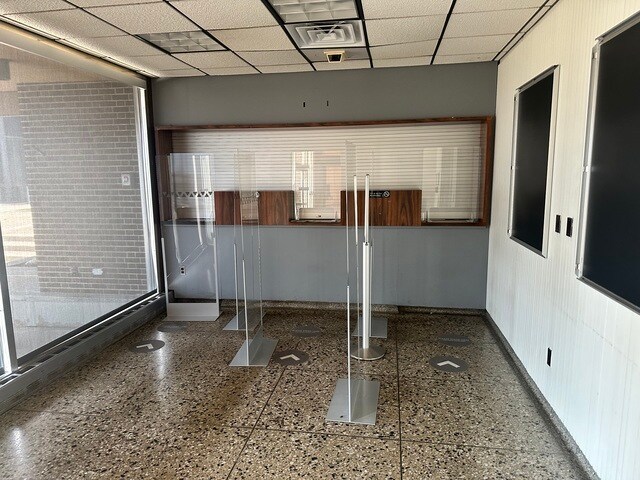 6 Dearborn Sq, Kankakee, IL à vendre - Photo intérieure - Image 2 de 8