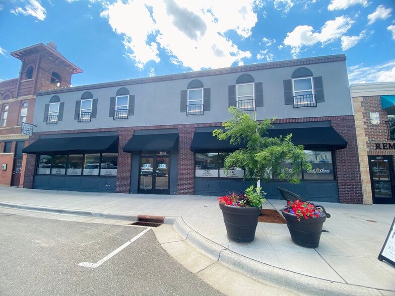 20765 Holyoke Ave, Lakeville, MN à louer - Photo du bâtiment - Image 1 de 4