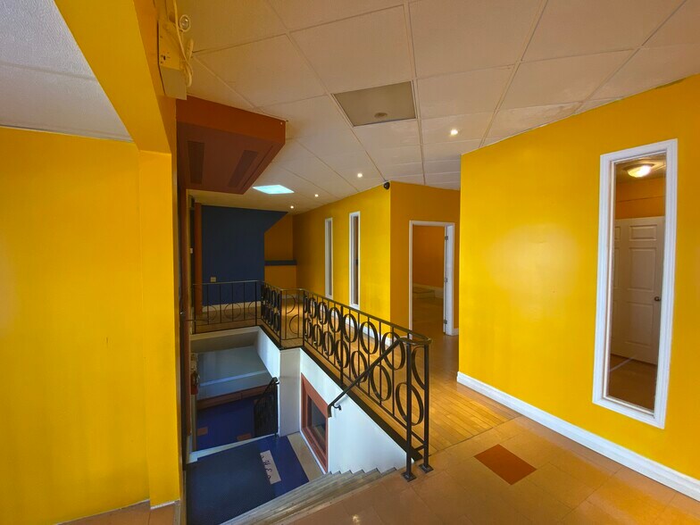 15 Montreal St, Kingston, ON à louer - Photo du bâtiment - Image 2 de 7