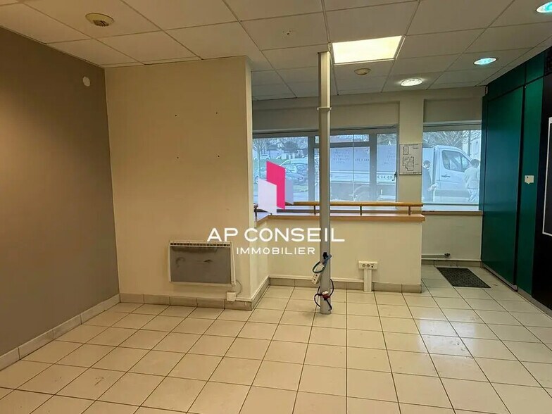 Commerce de détail dans La Celle-Saint-Cloud à vendre - Photo du bâtiment - Image 2 de 12