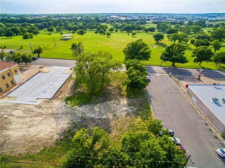 3033 Lackland Rd, Fort Worth, TX à vendre - Photo du bâtiment - Image 2 de 4
