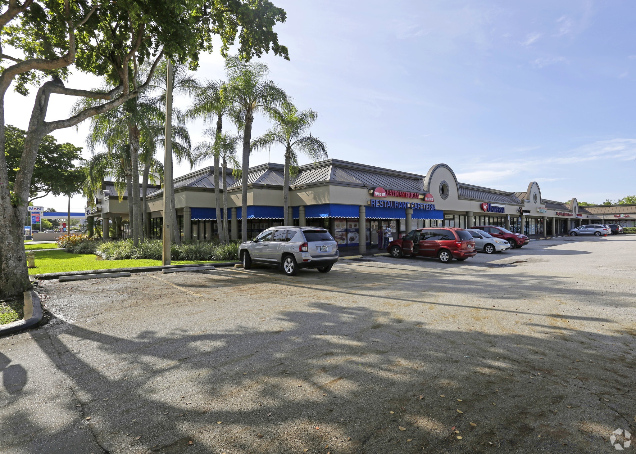 9600 SW 72nd St, Miami, FL à louer Photo principale- Image 1 de 17