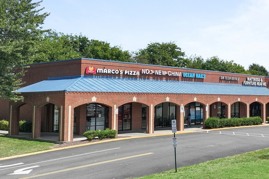 1-34 Dunlop Village Cir, Colonial Heights, VA for lease - Building Photo - Image 3 of 4