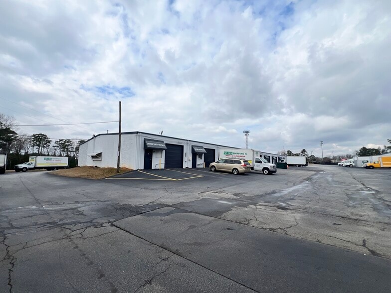 2374 Stone Mountain Lithonia Rd, Lithonia, GA à louer - Photo du bâtiment - Image 3 de 5