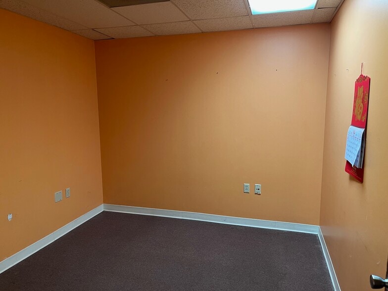 1712 E Hamilton Rd, Bloomington, IL à louer - Photo intérieure - Image 3 de 8