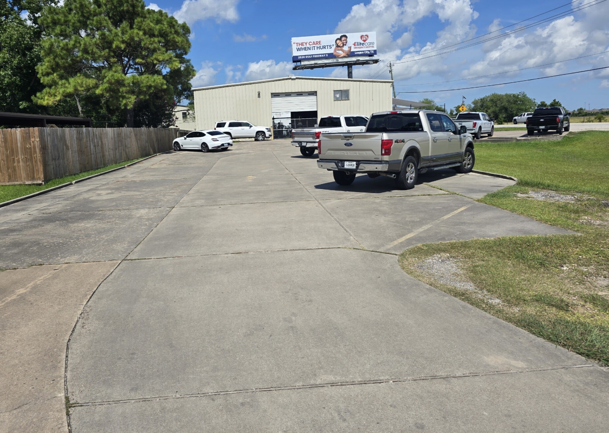 7915 FM 517 Rd W, Dickinson, TX for sale Building Photo- Image 1 of 6