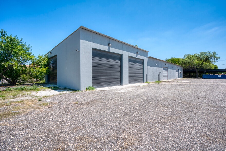 1402 Hoefgen Ave, San Antonio, TX for lease - Building Photo - Image 3 of 14