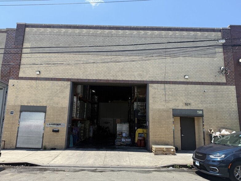 529 Bryant Ave, Bronx, NY à louer - Photo du bâtiment - Image 2 de 9