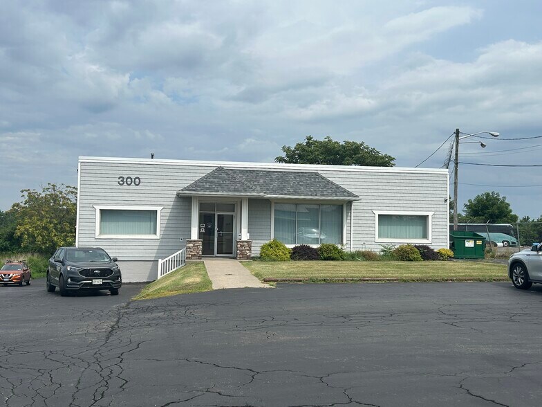 300 Buell Rd, Rochester, NY à vendre - Photo du bâtiment - Image 1 de 61