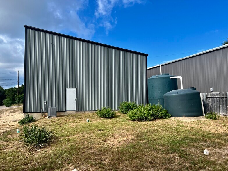 15014 Iowa St, Austin, TX à vendre - Photo du bâtiment - Image 3 de 22