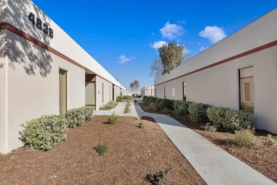 4838 Ronson Ct, San Diego, CA à louer - Photo du bâtiment - Image 2 de 3