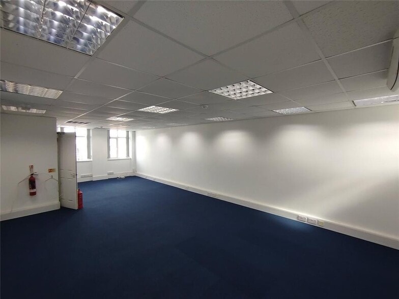 20 Towerfield Rd, Southend On Sea for lease - Building Photo - Image 2 of 12