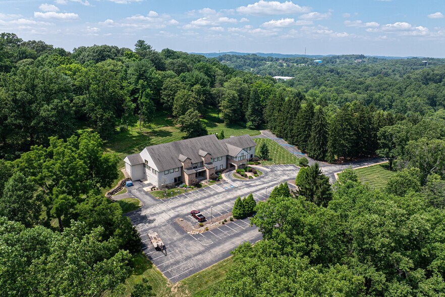 220 Megawatt Ln, Greensburg, PA à vendre - Photo du bâtiment - Image 1 de 24