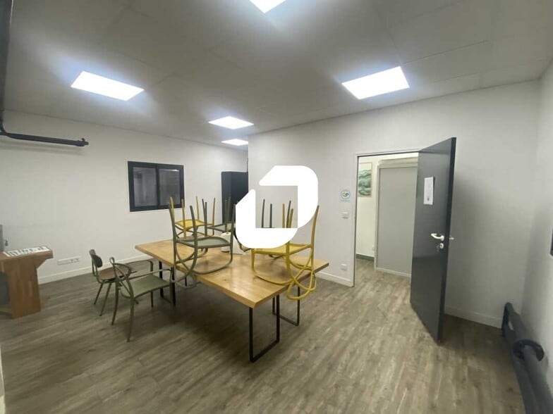 Flex in Osny for sale - Interior Photo - Image 2 of 18