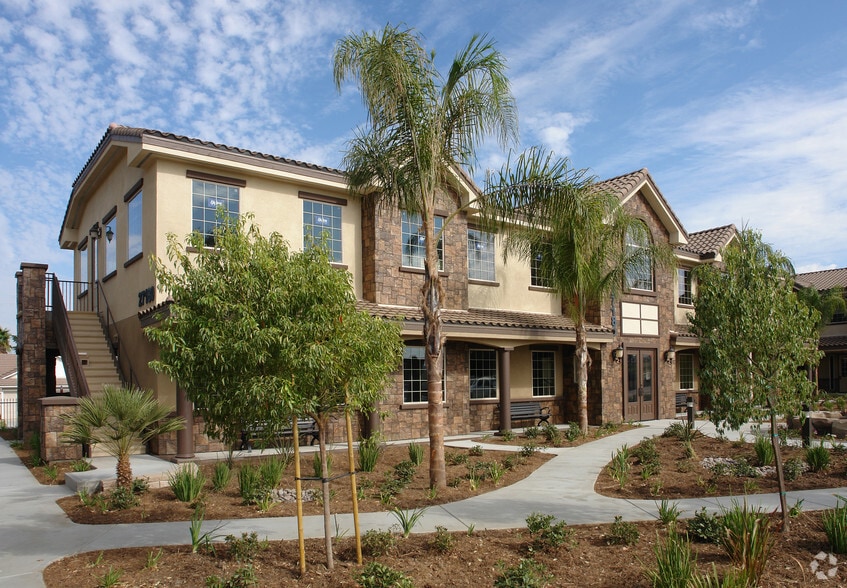 27180 Newport Rd, Menifee, CA for lease - Building Photo - Image 2 of 4