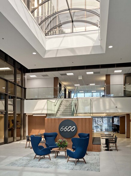 6600 France Ave S, Edina, MN à louer - Hall d’entrée - Image 2 de 5