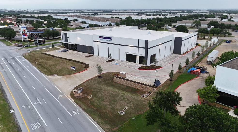2322 N State Highway 360, Grand Prairie, TX à louer - Photo du bâtiment - Image 2 de 4