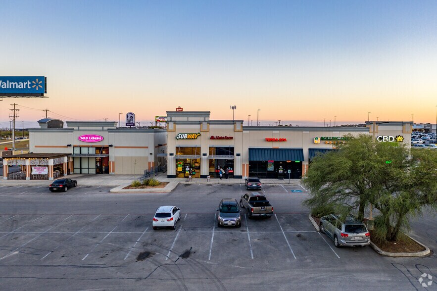6826 NE Loop 1604 Fwy, San Antonio, TX à louer - Photo du bâtiment - Image 2 de 10