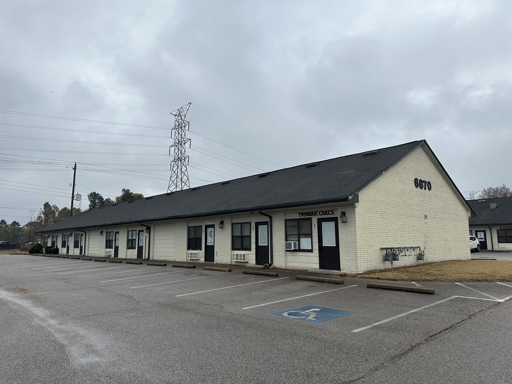 6850-6890 Hillshire Dr, Memphis, TN for lease Building Photo- Image 1 of 20