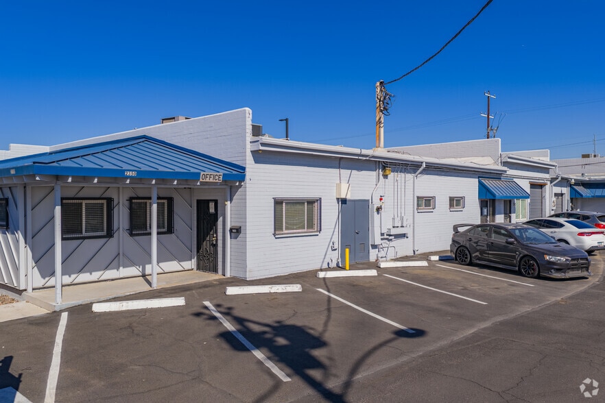2350 W Holly St, Phoenix, AZ for lease - Building Photo - Image 1 of 7