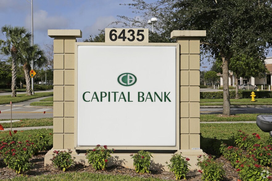 6435 Naples Blvd, Naples, FL à louer - Photo du bâtiment - Image 3 de 15