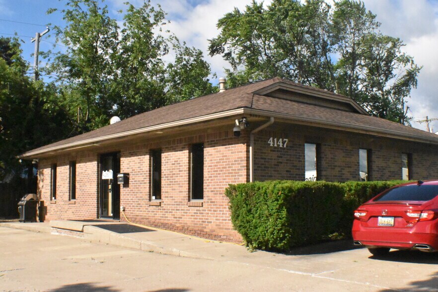 4147 Darling Ct, Waterford, MI for lease - Building Photo - Image 2 of 29